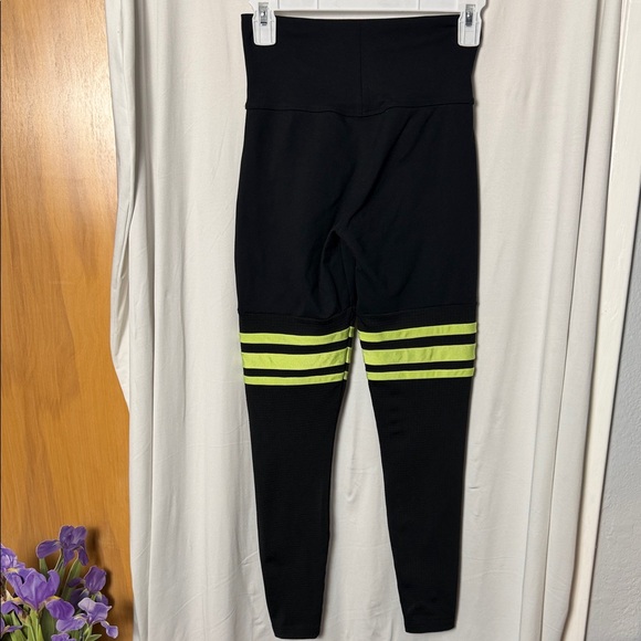 Bombshell Sportswear Black and Yellow High Waist Leggings Size XXS - Picture 6 of 10